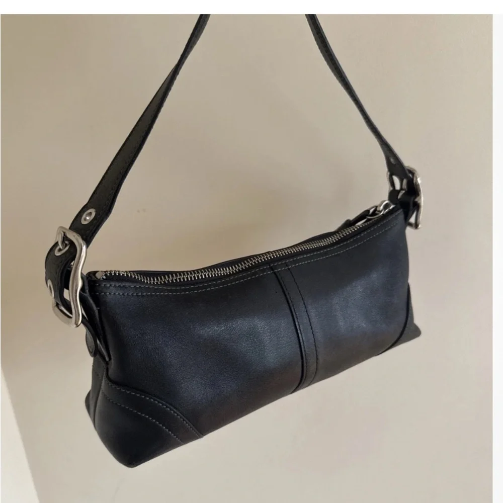 Coach Vintage Black Leather Hamptons SoHo Semi Baguette Shoulder Bag NWOT - Picture 7 of 10